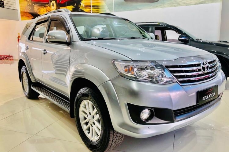 HILUX SW4 SR