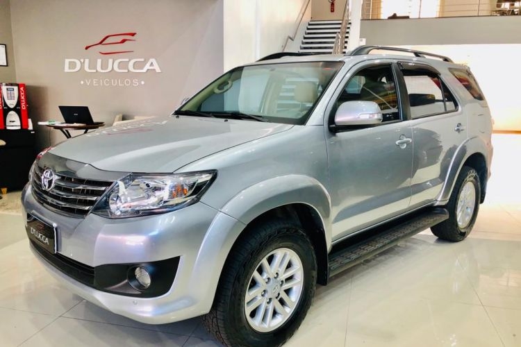 HILUX SW4 SR